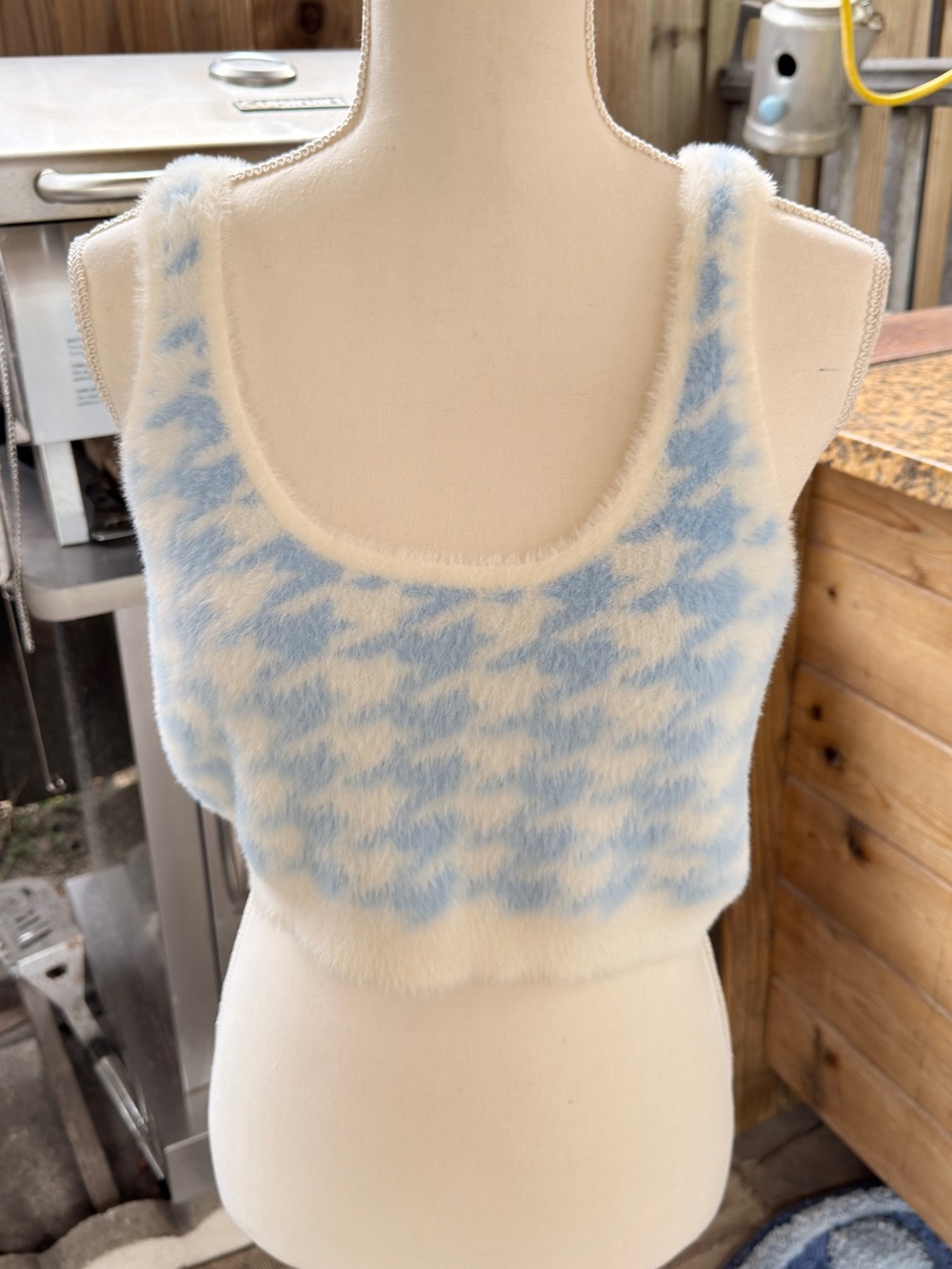 Aeropostale Fuzzy Cropped Tank in Cream & Light Blue‎